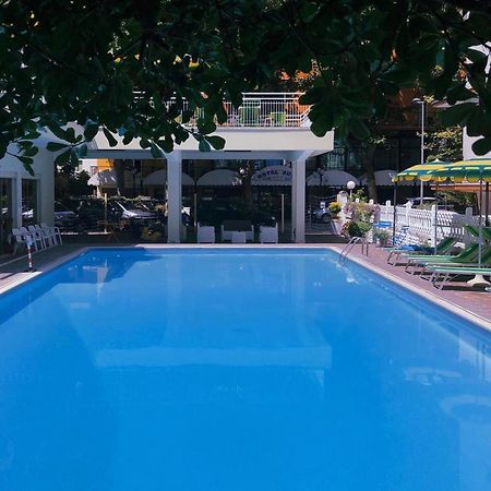 Hotel Susy Ривадзурра Экстерьер фото