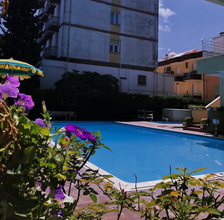 Hotel Susy Ривадзурра Экстерьер фото