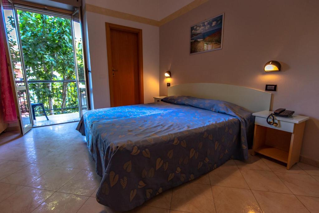Hotel Susy Ривадзурра Экстерьер фото
